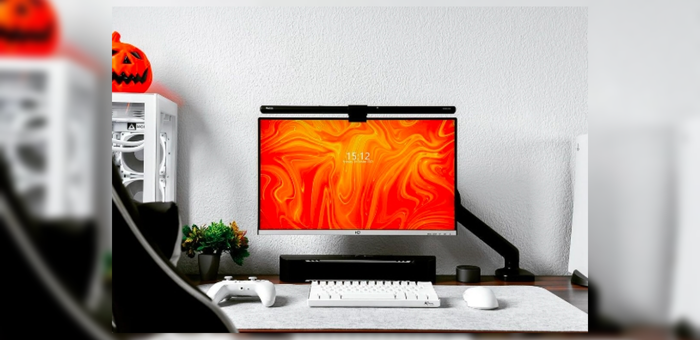 Orange screen Quntis gaming desk setup with monitor light bar