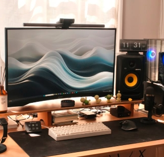 Glow Series right desk setup image