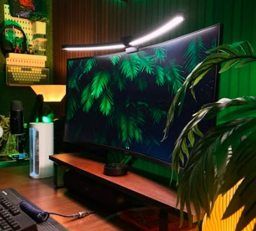 Curved monitor setup with Quntis light bar