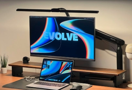Monitor and laptop setup with foldable light bar