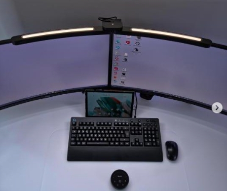 Foldable light bar for dual monitor setup